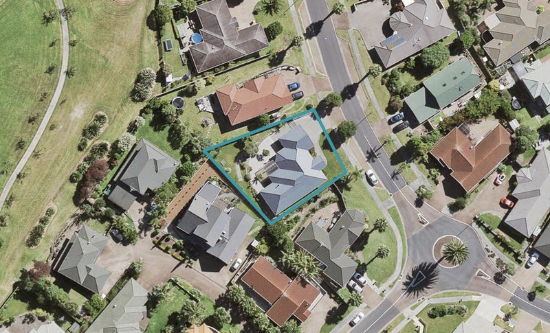 9 San Valentino Drive, Henderson, Auckland - Carousel 1