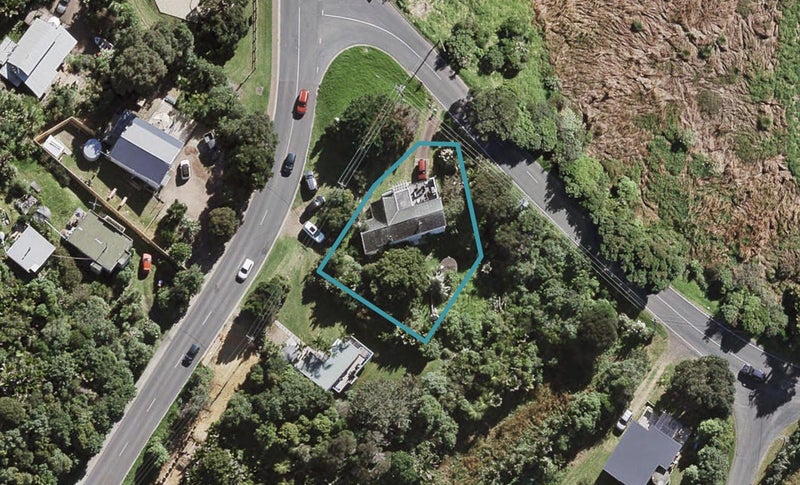 1 Onetangi Road, Onetangi, Waiheke Island - Carousel 1