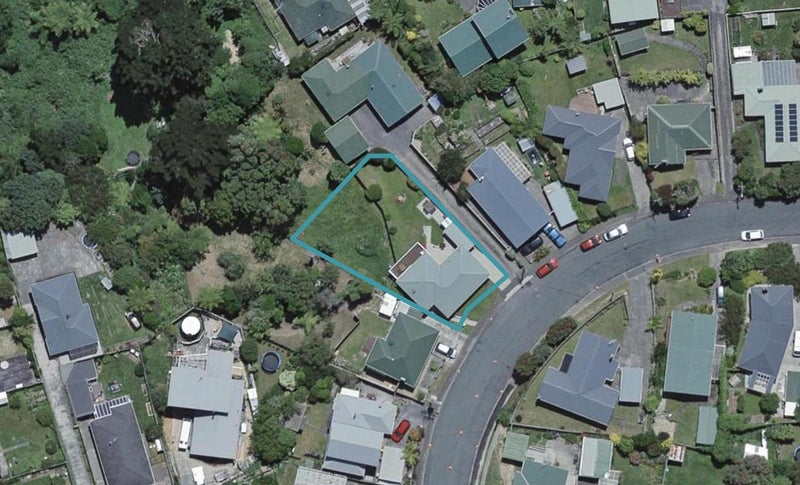 7 Cara Crescent, Paparangi, Wellington - Carousel 1