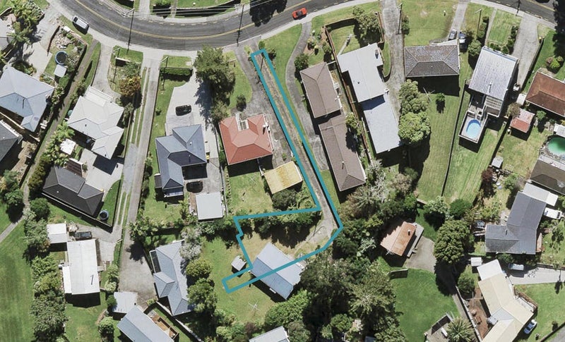 49B Royal View Road, Te Atatu South, Auckland - Carousel 1
