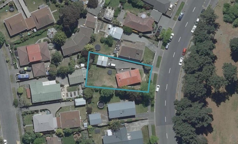207 Queenspark Drive, Parklands, Christchurch - Carousel 1