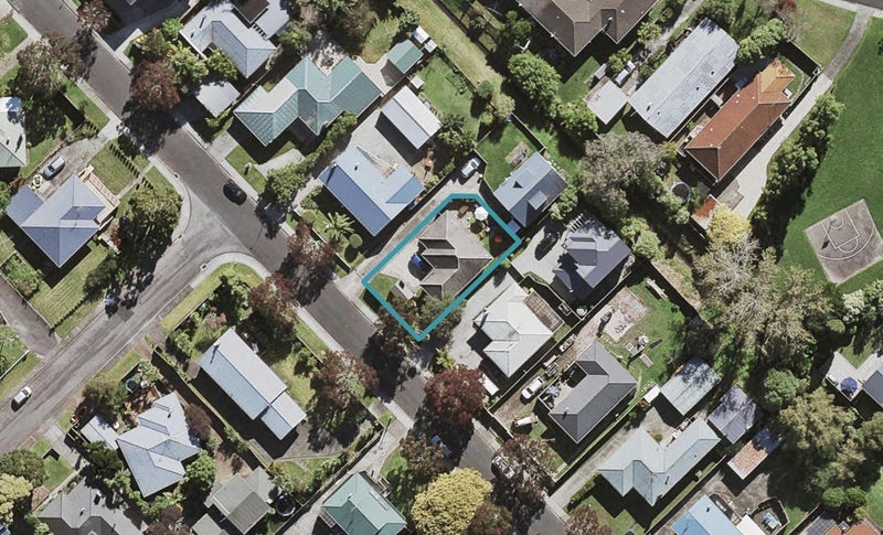11 Lynden Avenue, Hillcrest, Auckland - Carousel 1
