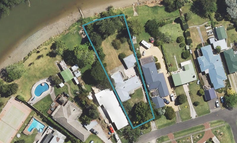 26 Marian Drive, Inner Kaiti, Gisborne - Carousel 1