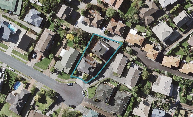 1/14 Cambric Place, Botany Downs, Auckland - Carousel 1