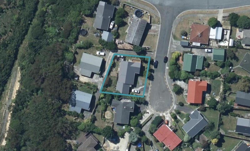 6 Pump Lane, Whitby, Porirua - Carousel 1