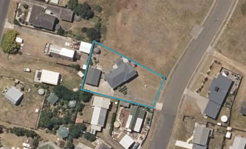 12 Taonui Street, Waitarere Beach, Levin - Carousel 1