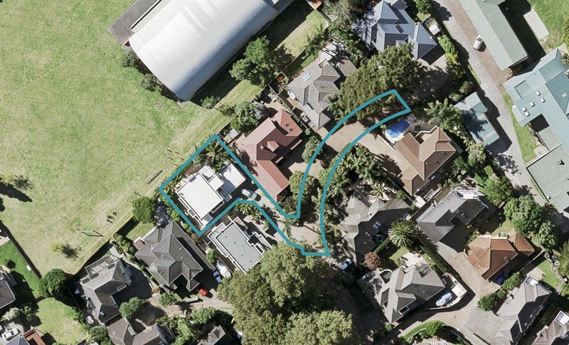 44 Oakwood Grove, Eastern Beach, Auckland - Carousel 1