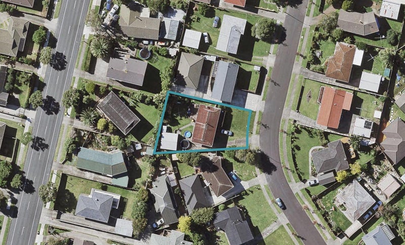 10 Medina Place, Half Moon Bay, Auckland - Carousel 1