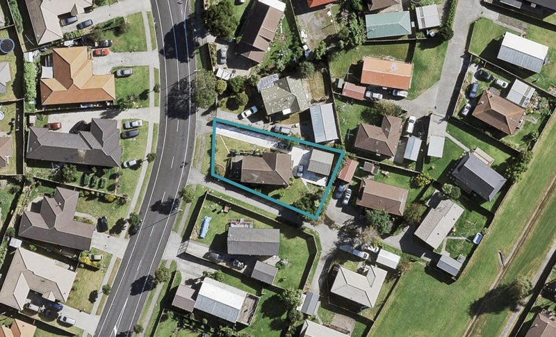 77 Etherton Drive, Weymouth, Auckland - Carousel 1