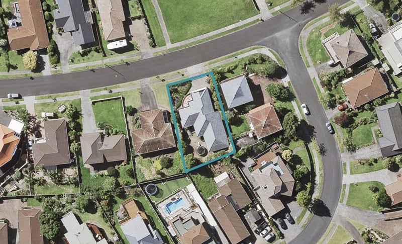 58 Dalwhinnie Parade, Highland Park, Auckland - Carousel 1