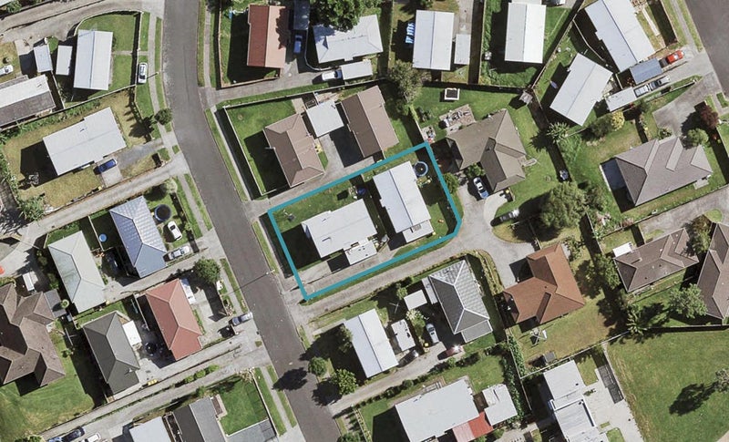2/18 Templeton Place, Clendon Park, Auckland - Carousel 1