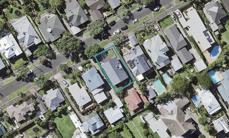 15 Ascot Avenue, Narrow Neck, Auckland - Carousel 1