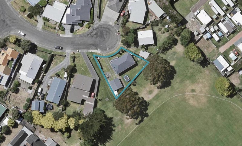 16 Bahama Crescent, Paraparaumu Beach, Paraparaumu - Carousel 1