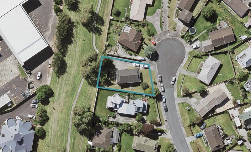 12 Altair Place, Windsor Park, Auckland - Carousel 1