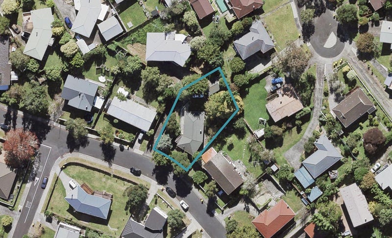 8 Edgewood Way, Henderson, Auckland - Carousel 1