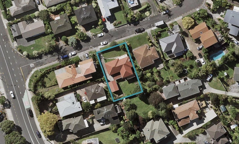 1 Currey Crescent, Milford, Auckland - Carousel 1