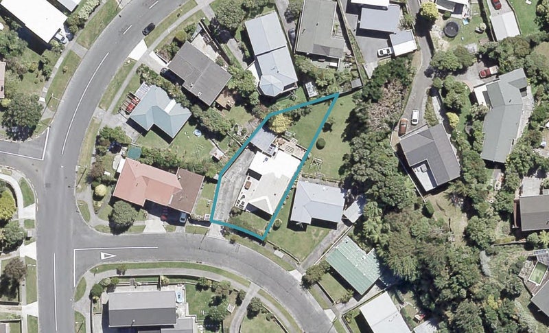 2 Laburnum Grove, Maungaraki, Lower Hutt - Carousel 1