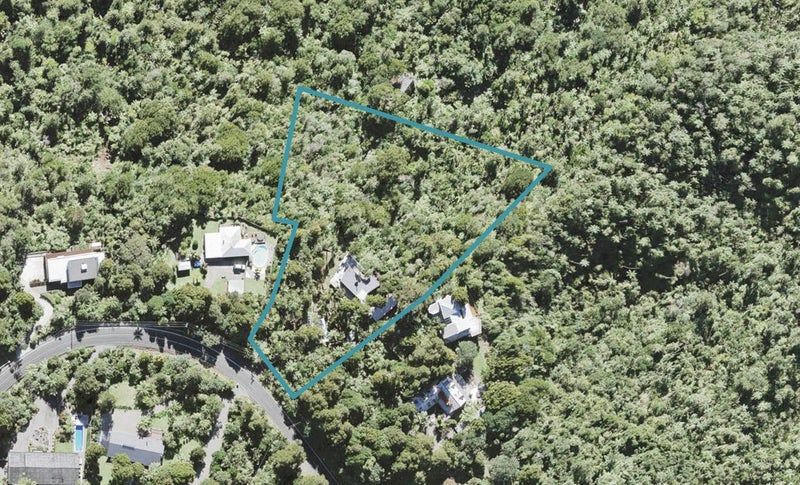 567 Scenic Drive, Waiatarua, Auckland - Carousel 1