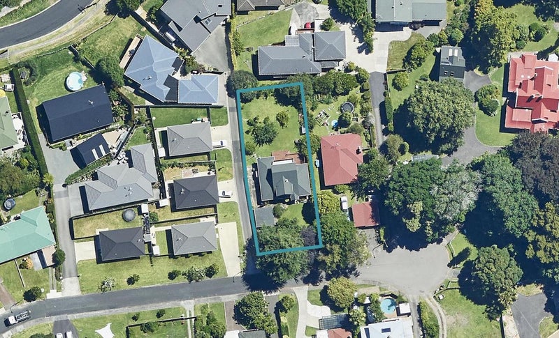 24 Parkvale Road, Otumoetai, Tauranga - Carousel 1