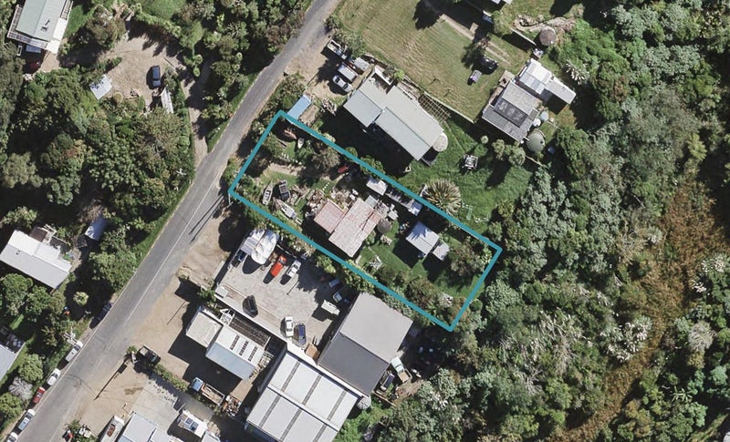 14 Beatty Parade, Surfdale, Waiheke Island - Carousel 1