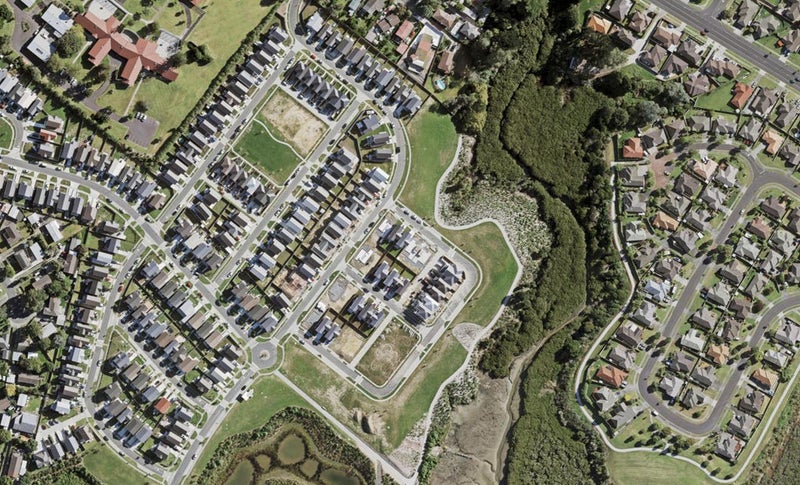 40 Kuurae Crescent, Weymouth, Auckland - Carousel 1