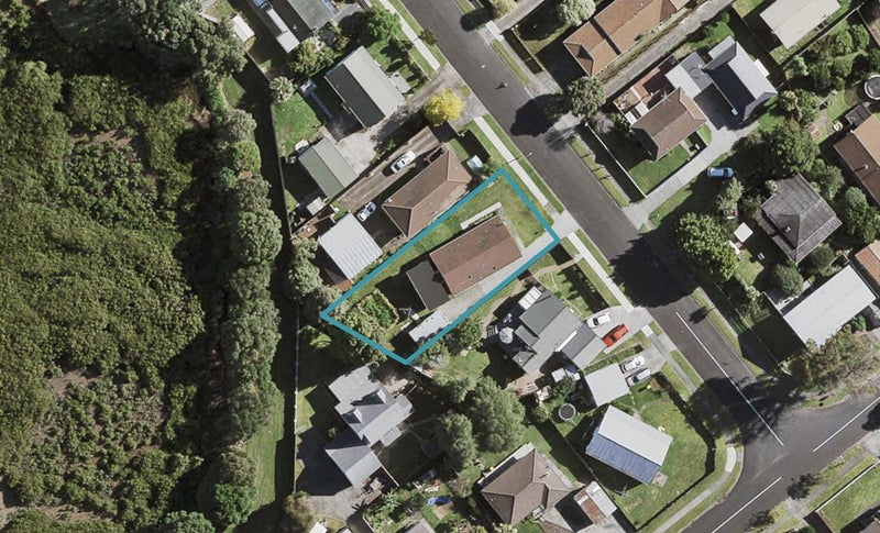 6 Seaward Place, Wattle Downs, Auckland - Carousel 1