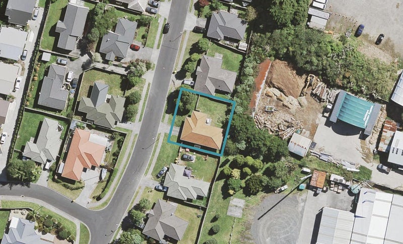 27 Woodbank Drive, Glen Eden, Auckland - Carousel 1