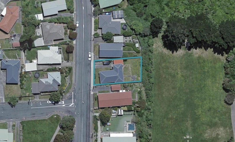 16 Mark Avenue, Paparangi, Wellington - Carousel 1