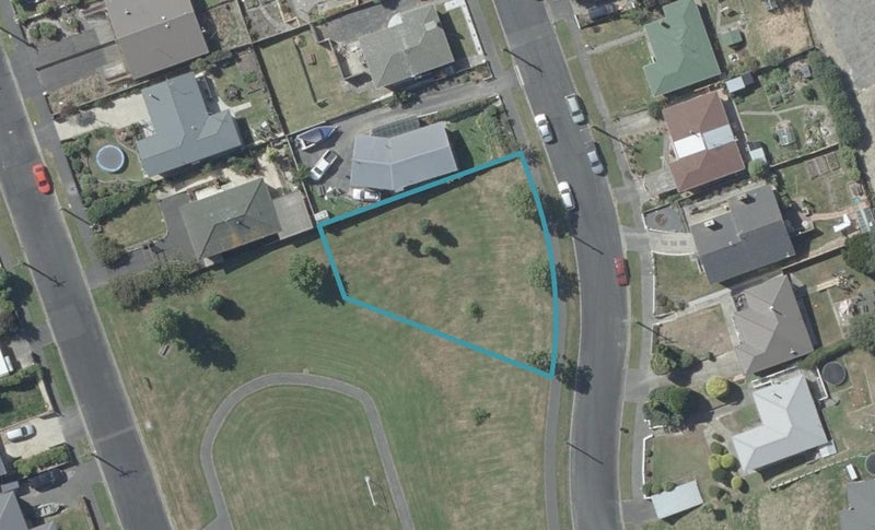 46 Elwyn Crescent, Green Island, Dunedin - Carousel 1
