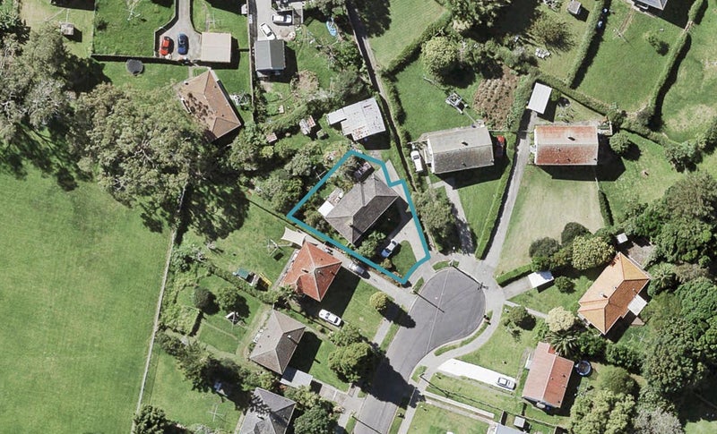 18 Lyndale Place, Glen Innes, Auckland - Carousel 1