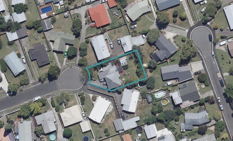 16 Erika Place, Fairview Downs, Hamilton - Carousel 1