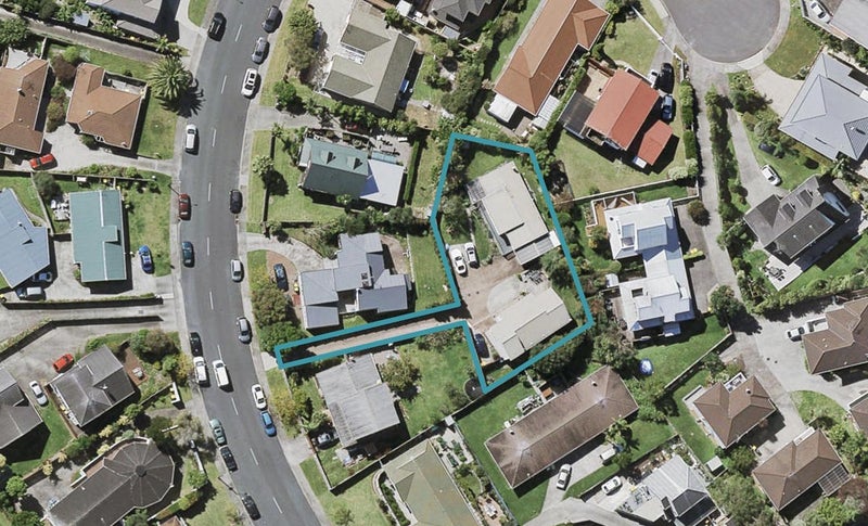 2/11 Centorian Drive, Windsor Park, Auckland - Carousel 1