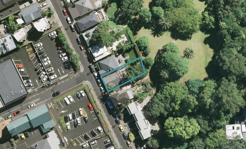 18 Scarborough Terrace, Parnell, Auckland - Carousel 1