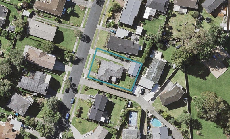 6 Maroubra Place, Botany Downs, Auckland - Carousel 1
