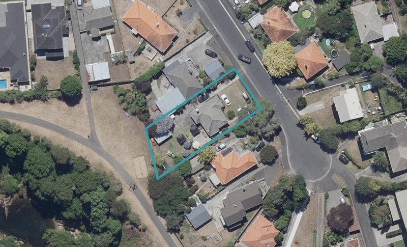 51 Plunket Terrace, Hamilton East, Hamilton - Carousel 1