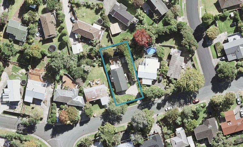 13 Nor'East Drive, Northcross, Auckland - Carousel 1
