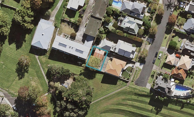 2C Waimana Avenue, Northcote Point, Auckland - Carousel 1