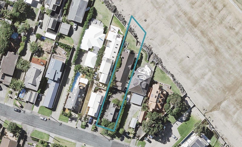 11 Holiday Road, Milford, Auckland - Carousel 1