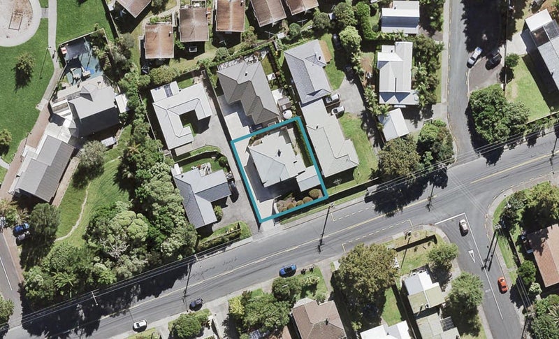 154 Beach Haven Road, Beach Haven, Auckland - Carousel 1