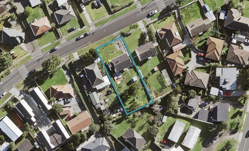 10 Howell Crescent, Mount Roskill, Auckland - Carousel 1