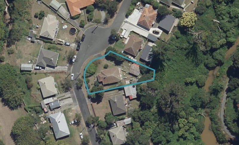 16 Stokes Crescent, Maeroa, Hamilton - Carousel 1