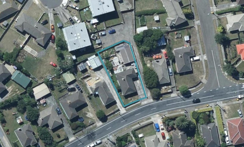 35 Driver Crescent, Cannons Creek, Porirua - Carousel 1