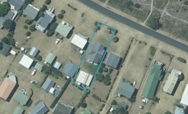42 Marine Parade, Cooks Beach, Whitianga - Carousel 1