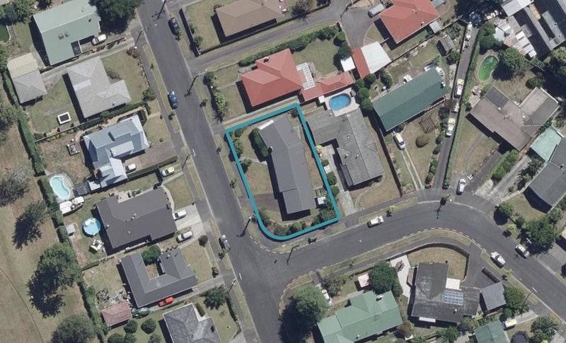 24 Regent Street, Silverdale, Hamilton - Carousel 1