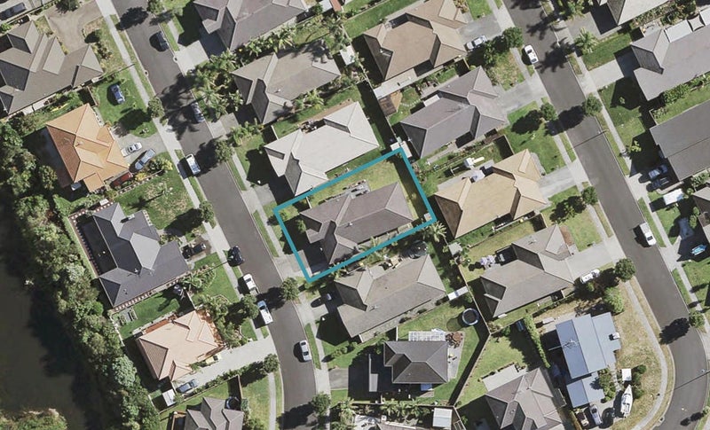 11 Stranraer Crescent, Wattle Downs, Auckland - Carousel 1