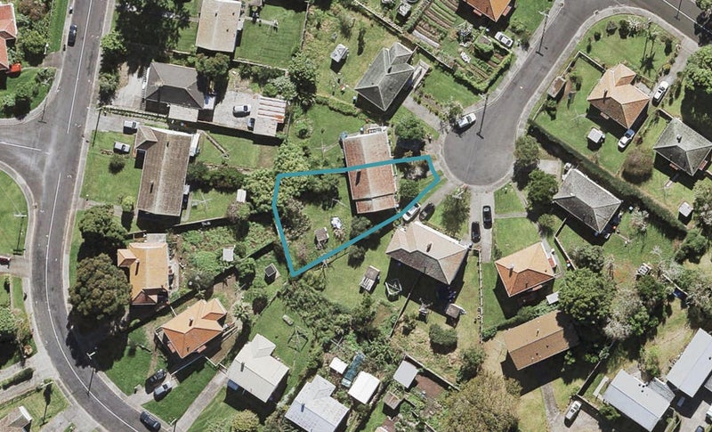 7 Kinloch Avenue, Wesley, Auckland - Carousel 1