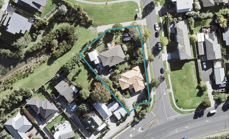 1/27 Oteha Valley Road, Northcross, Auckland - Carousel 1