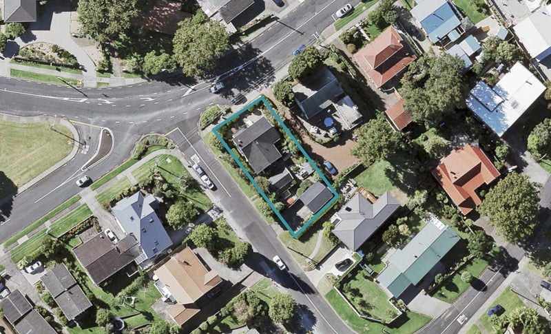71 Selwyn Road, Cockle Bay, Auckland - Carousel 1