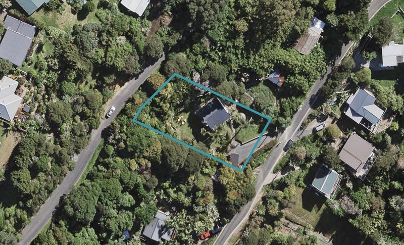6 Lannan Road, Surfdale, Waiheke Island - Carousel 1