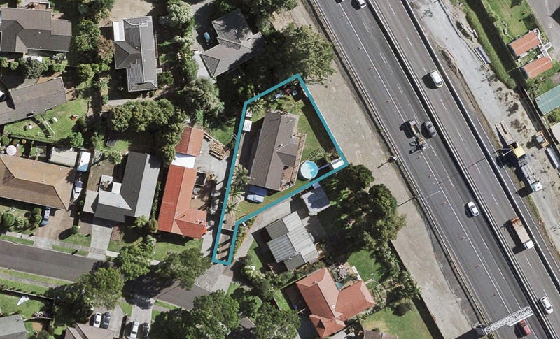 8 Gardone Terrace, Conifer Grove, Takanini - Carousel 1